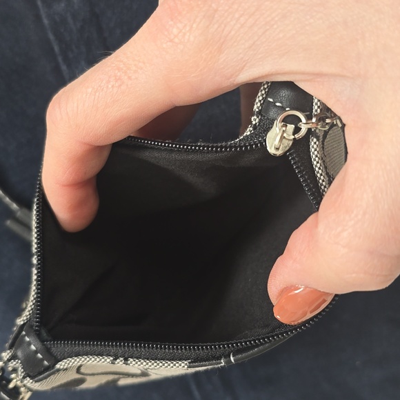 Coach | Signature Canvas Pouch - Picture 6 of 7